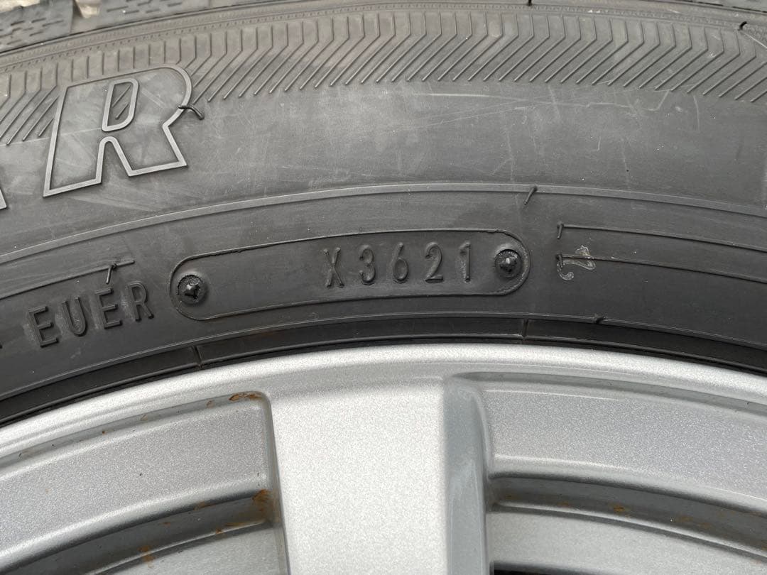 ☆スタッドレスタイヤ　215/60R17 2021年製 C-HRなどに☆