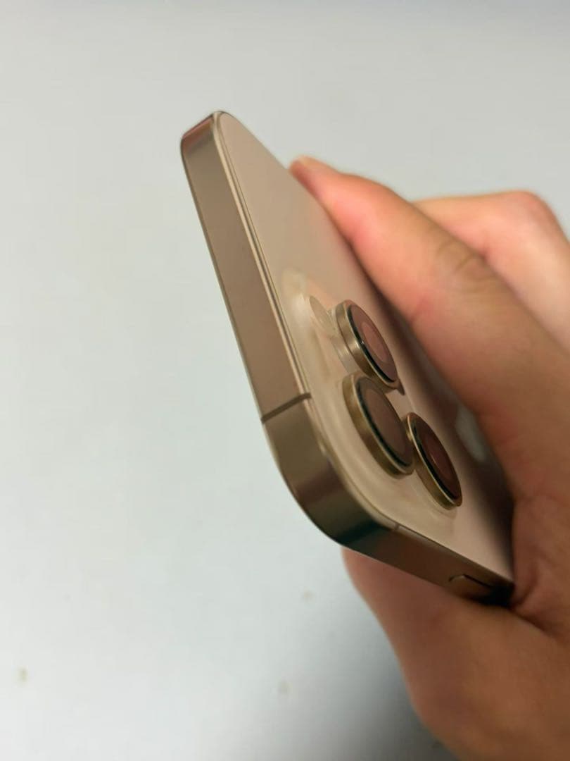 美品iPhone16 Pro Max 256GBデザートチタニウム SIMフリー