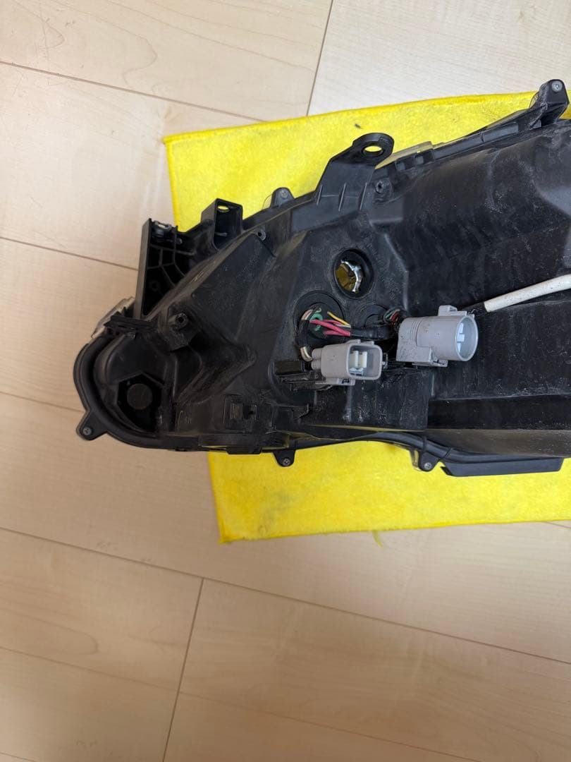 クラウン　右ヘッドライト　HID