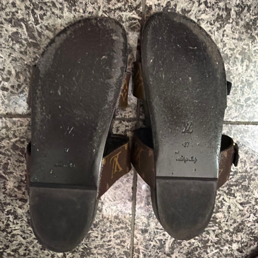 Louis Vuitton ロゴ入りフラットサンダル