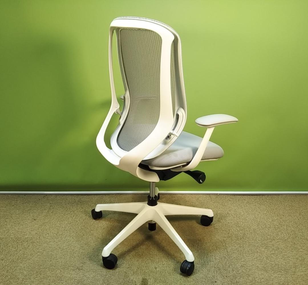 bl　オカムラ　シルフィーチェア　前傾機能　ハイバック　メッシュタイプ　中古