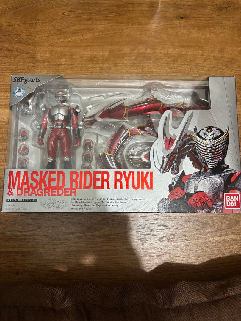 フィギュアーツ　仮面ライダー龍騎&ドラグレッダー