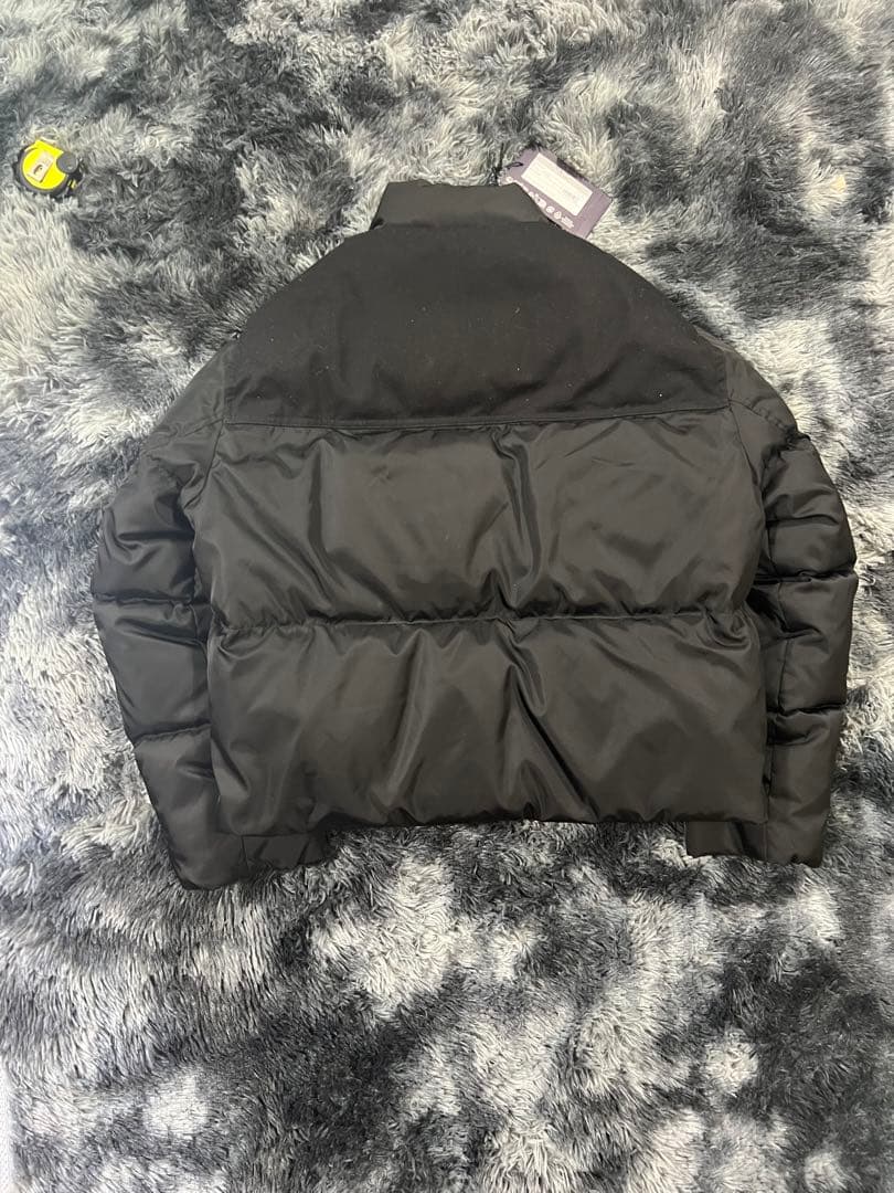 PRADA クロップド Re-Nylon ダウンジャケット