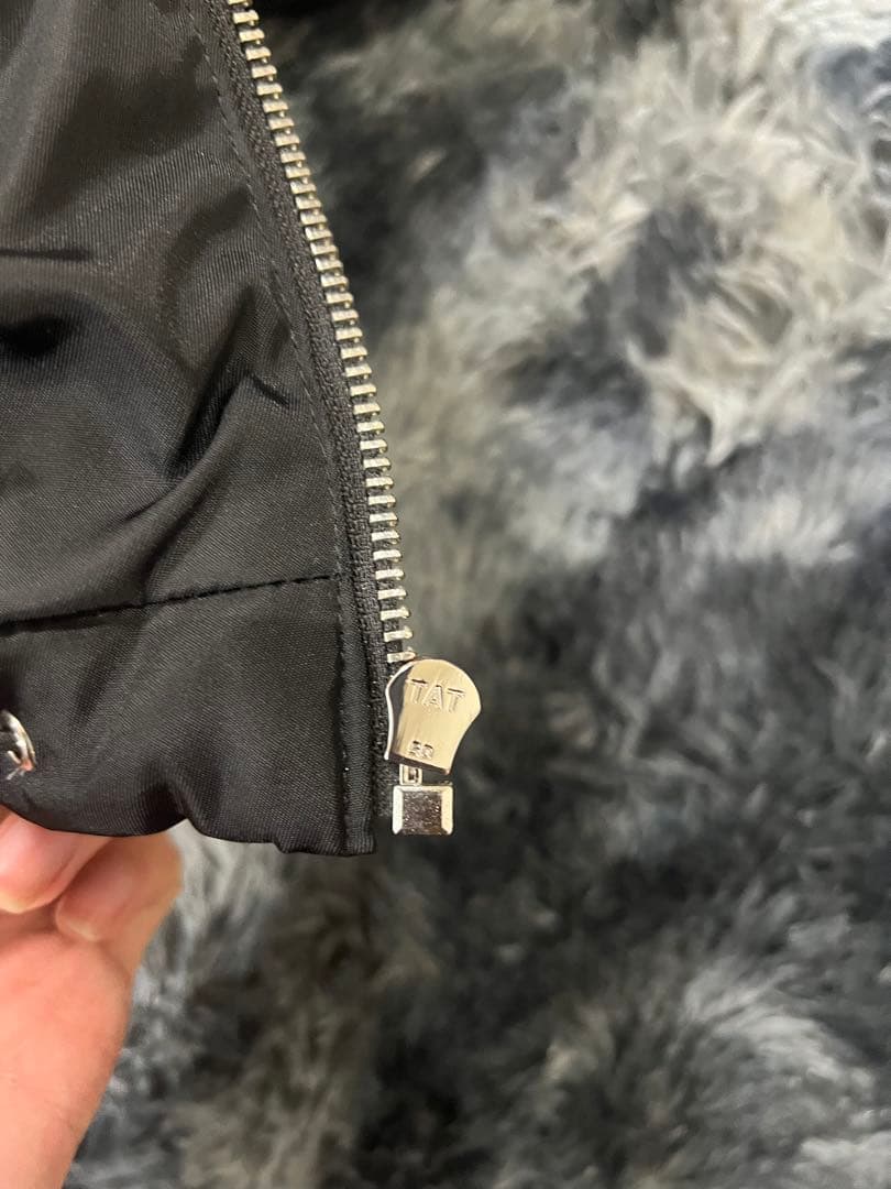 PRADA クロップド Re-Nylon ダウンジャケット