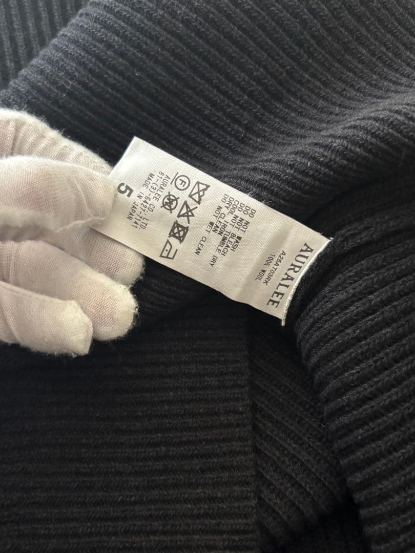 オーラリー　スーパーファインウールリブニットタートルネック　セーター