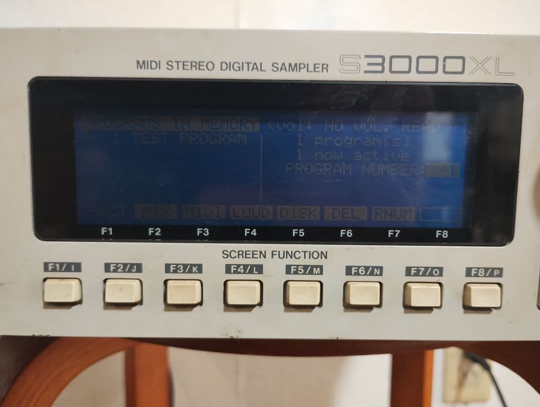 AKAI S3000XL サンプラー