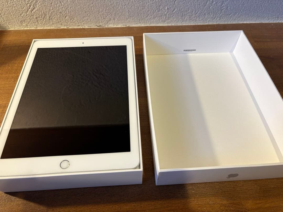 Apple iPad （第6世代）9.7インチ シルバー 本体箱付き