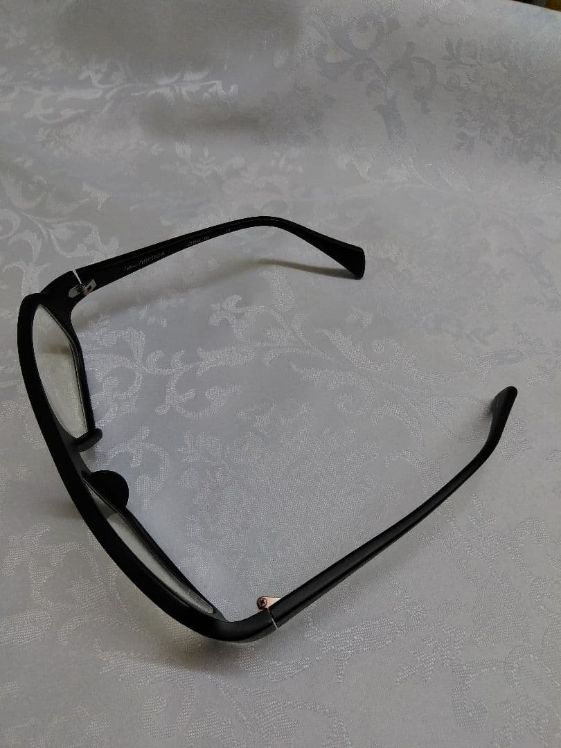 Less than human メガネ 黒　度入り