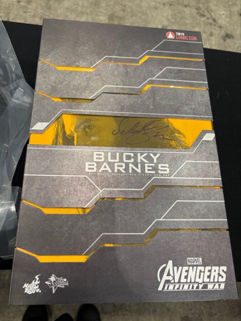 バッキー・バーンズ サイン入りフィギュア　コミコン限定