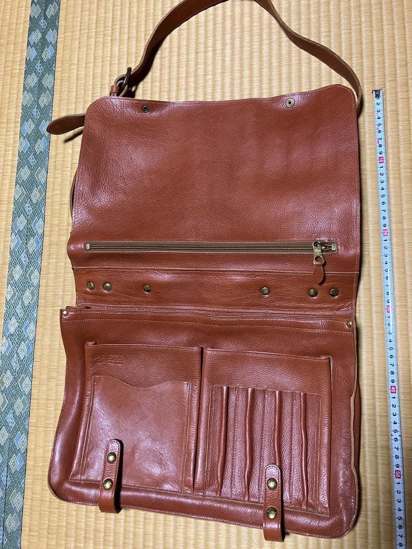 イルビゾンテ　メッセンジャーバッグ　ショルダー　A4サイズ収納可