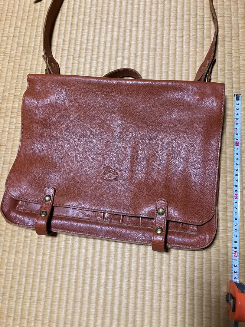 イルビゾンテ　メッセンジャーバッグ　ショルダー　A4サイズ収納可