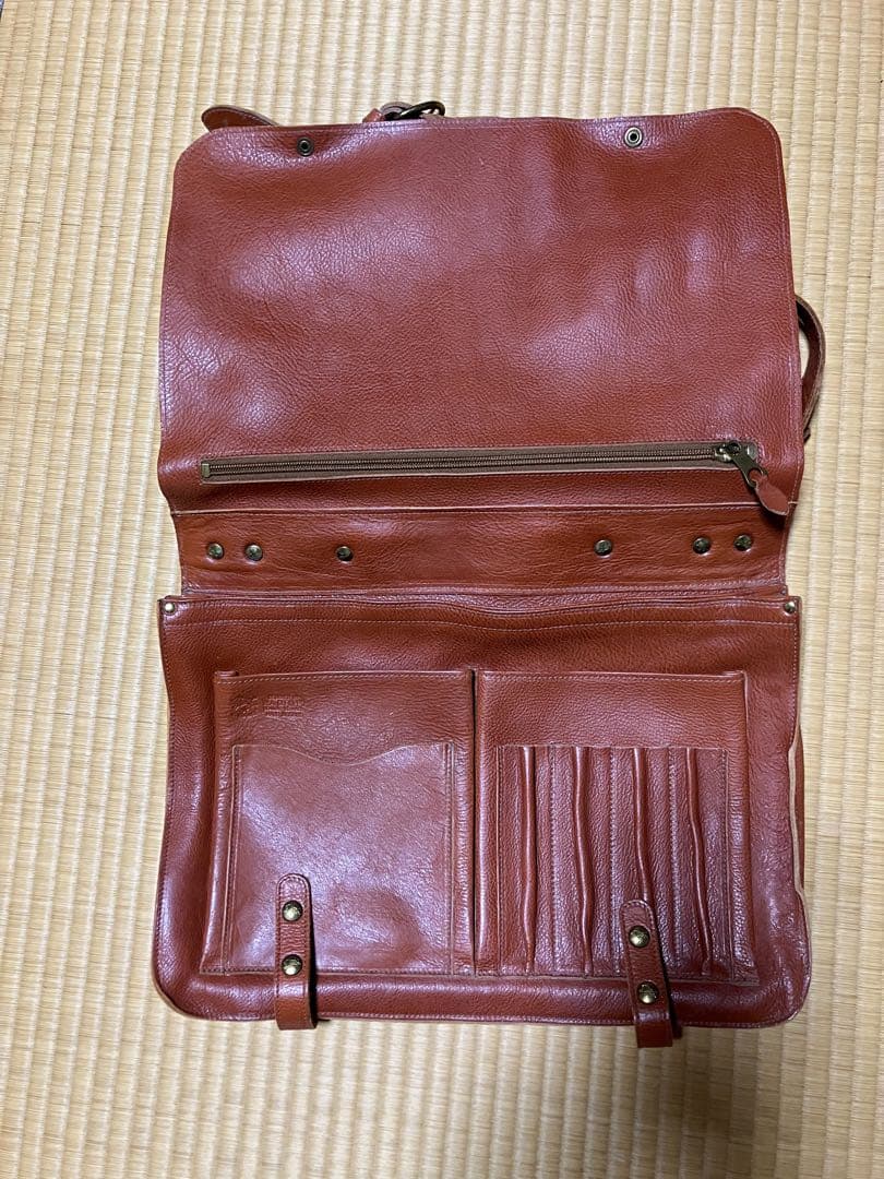 イルビゾンテ　メッセンジャーバッグ　ショルダー　A4サイズ収納可