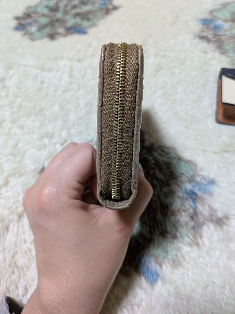 CELINEキルティングデザイン ケース ベージュ