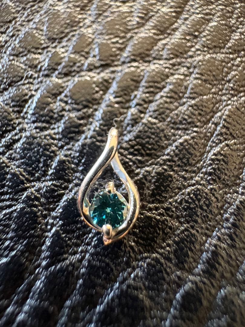 Pt900ブルーダイヤモンドトップ