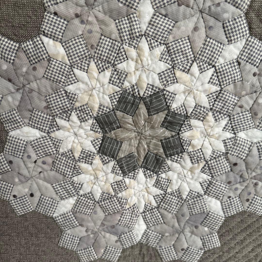 ハンドメイドパッチワークキルトの大人ぽいクリスマスタペストリー