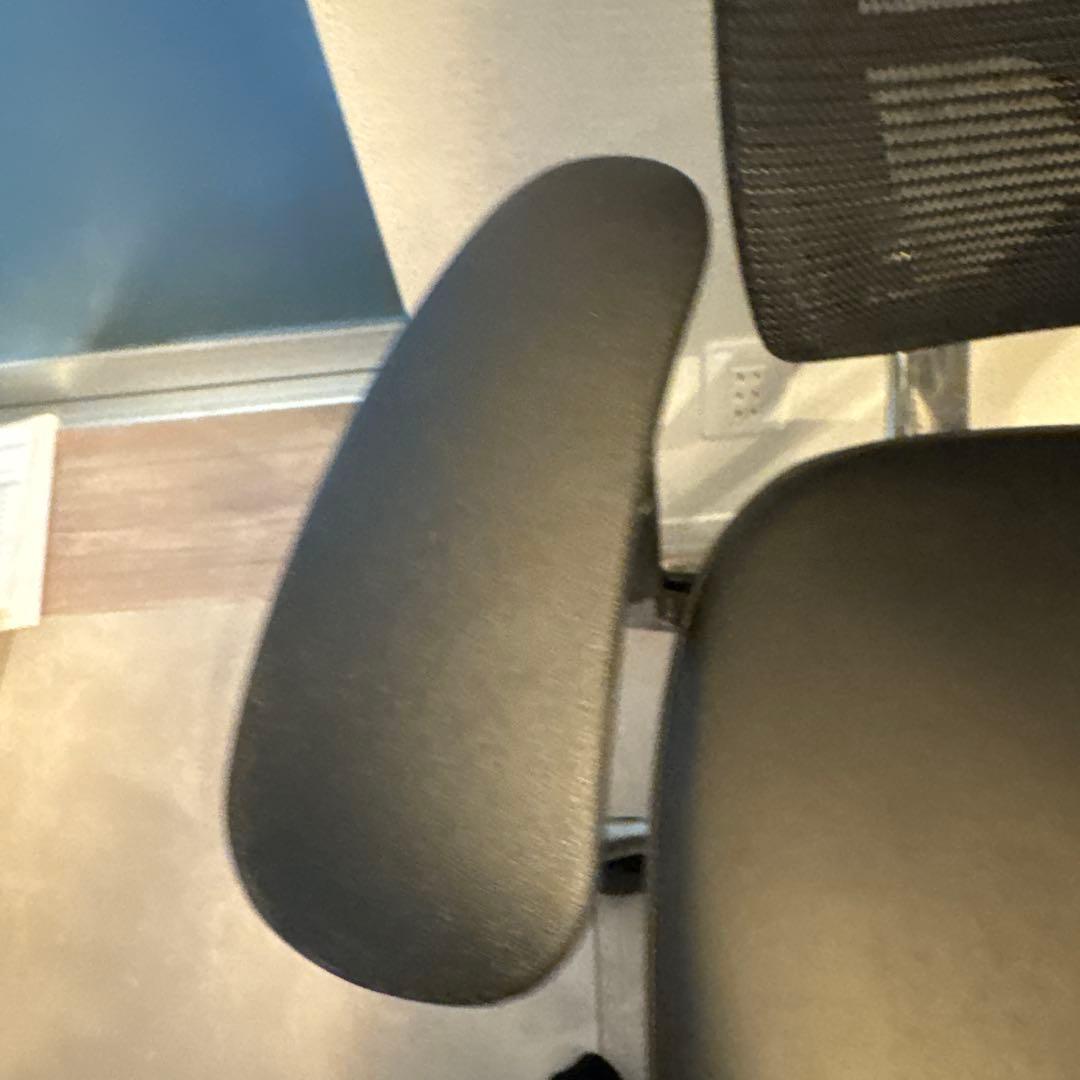 オカムラ　コンテッサ チェア　ハンガー、ヘッドレスト付