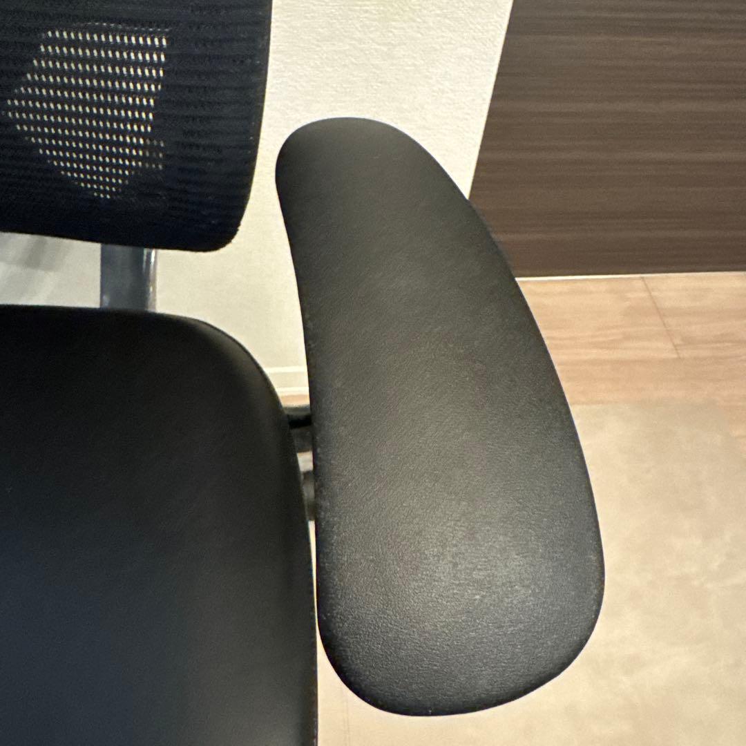 オカムラ　コンテッサ チェア　ハンガー、ヘッドレスト付