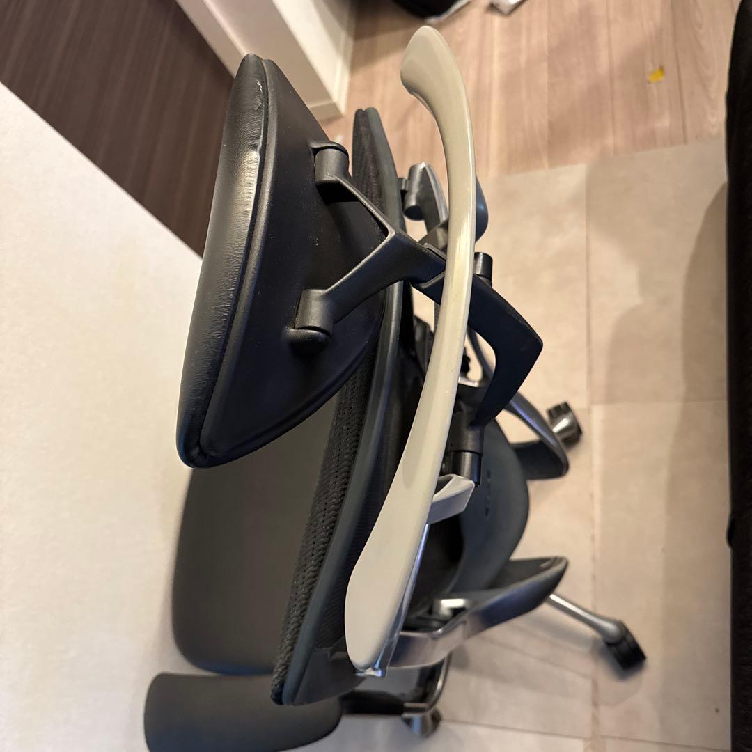 オカムラ　コンテッサ チェア　ハンガー、ヘッドレスト付