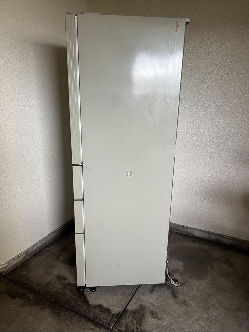 サンヨー　ボトムフリーザー シルバー冷蔵庫　355L ジャンク扱い
