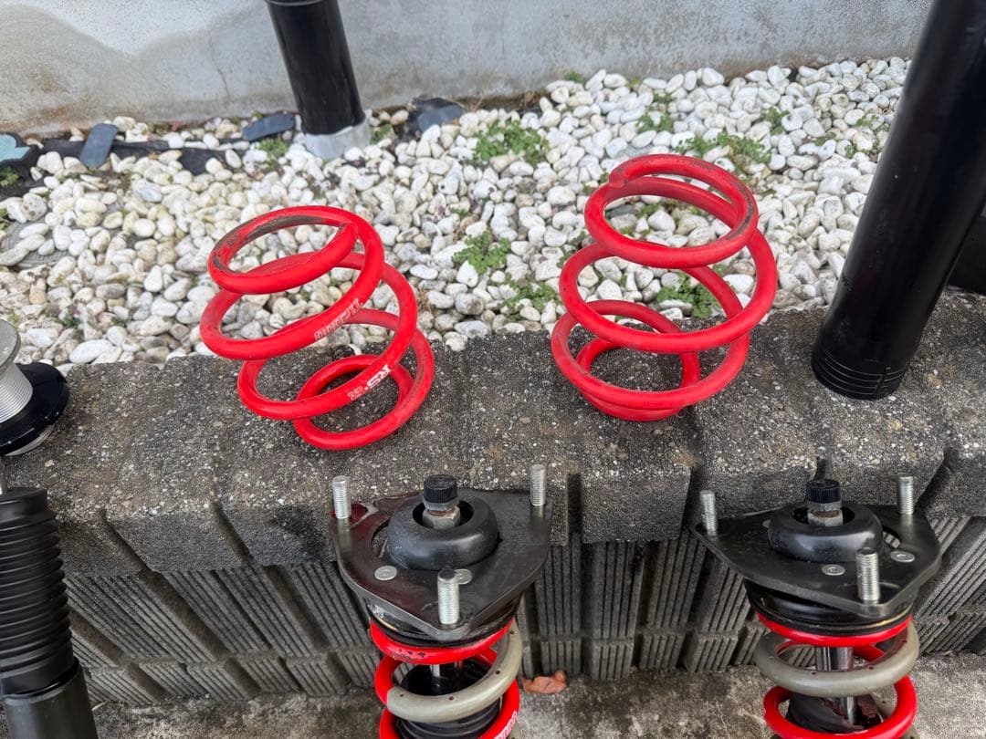 30プリウス 車高調　ブラックアイ