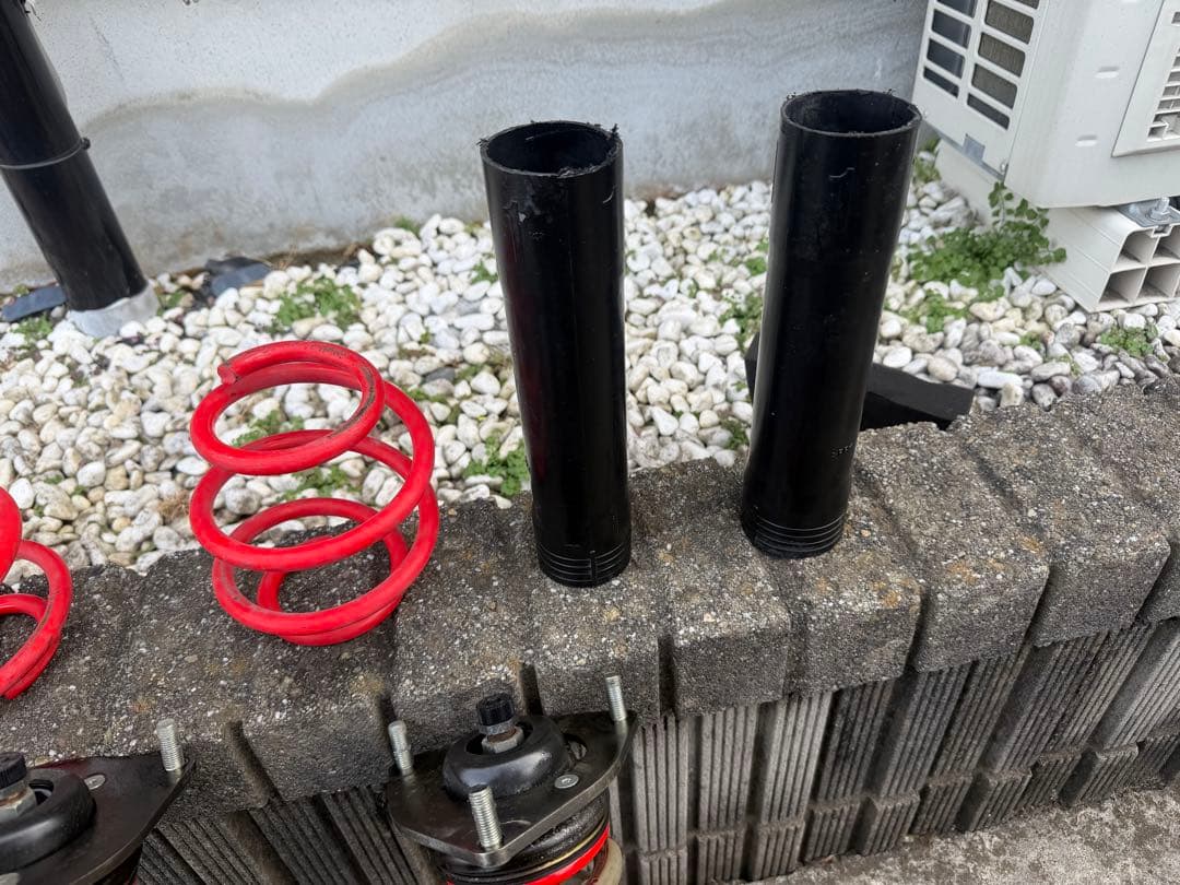 30プリウス 車高調　ブラックアイ