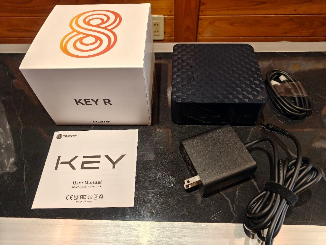 ミニPC TRIGKEY Key R8 8745HS 32G & 1TB SSD 780M