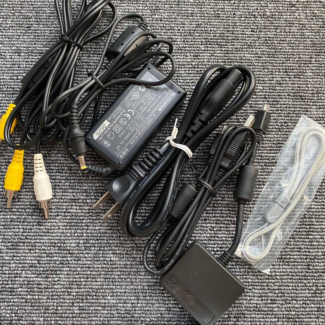 【美品】Fujifilm FinePix F10 コンパクトデジタルカメラ