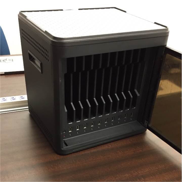 iLuv MultiCharger-X 最大10台のiOS端末を充電、同期が可能