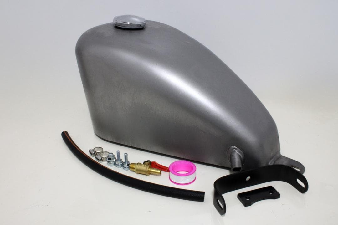 ★-13新品・未使用　ドラッグスター400　スポーツスタータンクKIT　取説付き