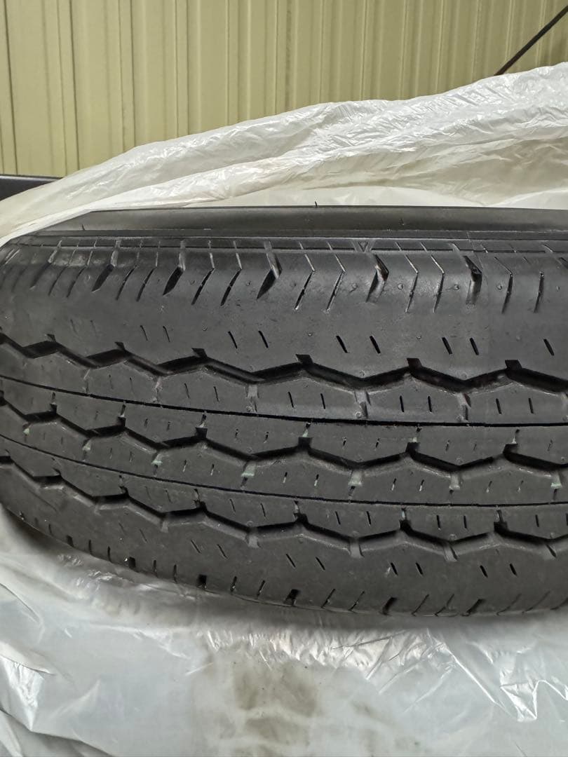 ハイエース　純正タイヤホイールセット