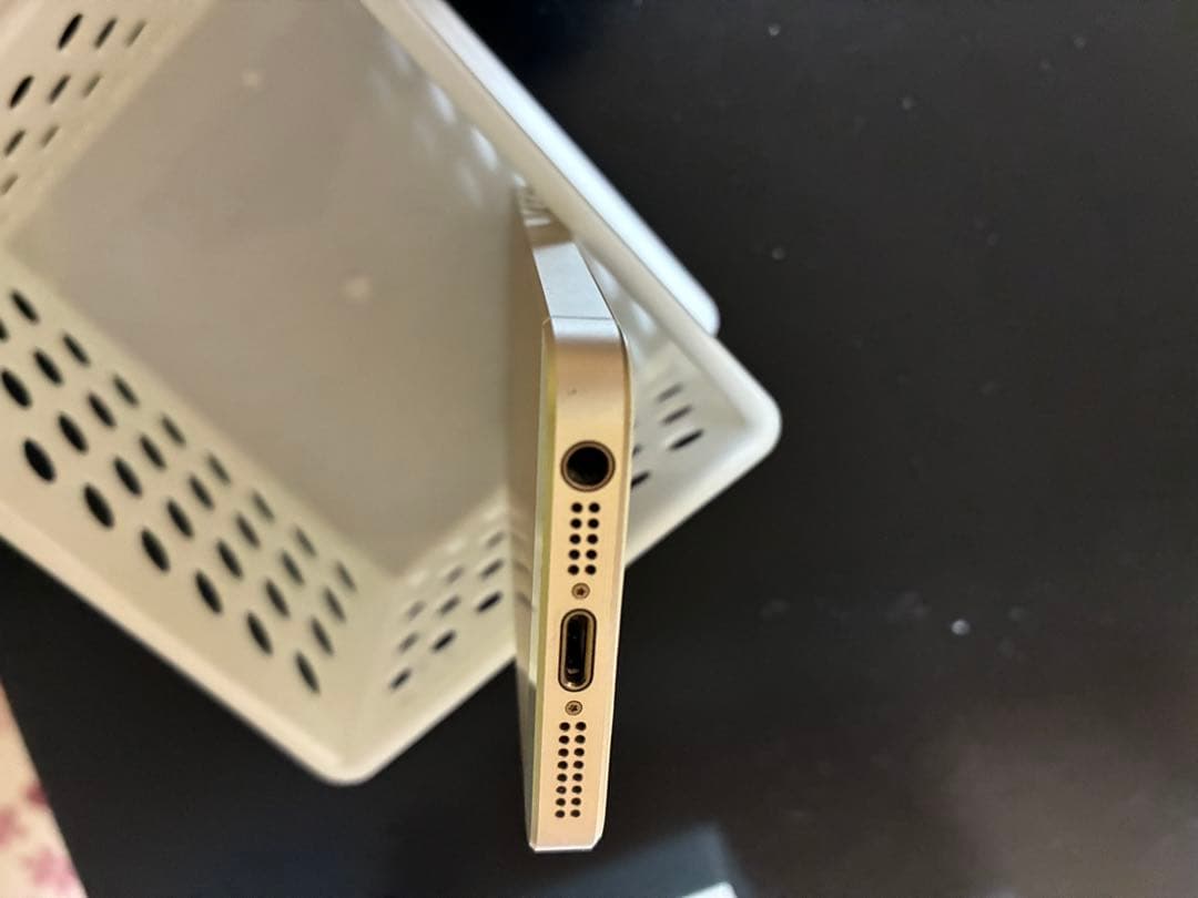 【外観・超美品】iPhone SE (1世代)ゴールド64GB ジャンク品