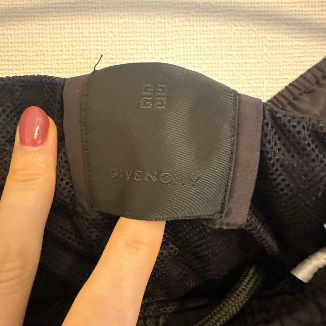 GIVENCHY ブラック ショートパンツ M