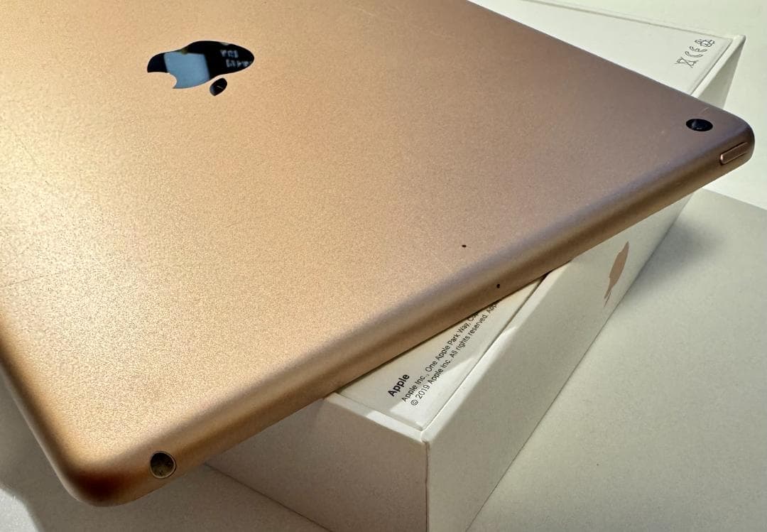 iPad 第7世代　無印　ローズゴールド 本体　32GB 箱付き　ステッカー付