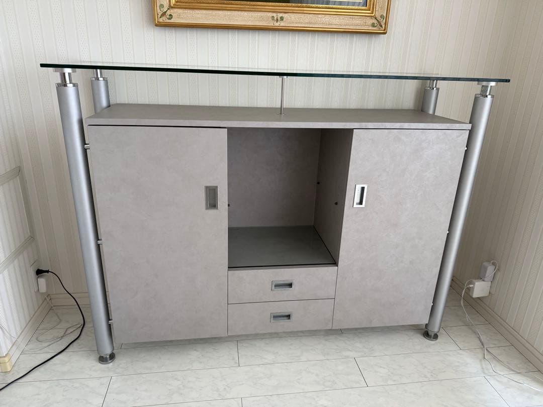 グレーキャビネット モダンデザイン