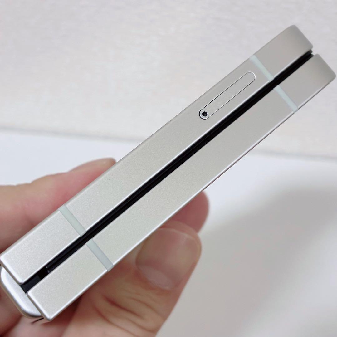 Galaxy Z Flip6 SIMフリー ホワイト 国内版