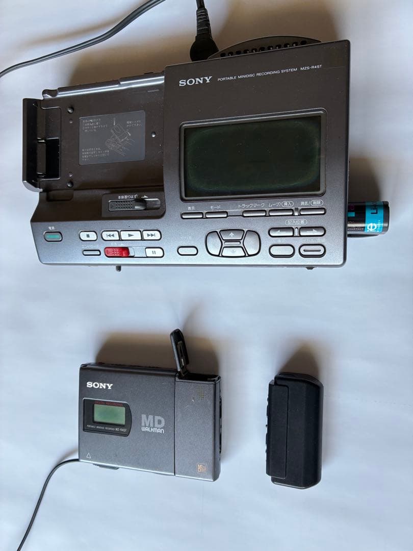 【SONY】MD WALKMAN〈MZ-R4ST〉+空ディスク【動作検証済⭐︎】