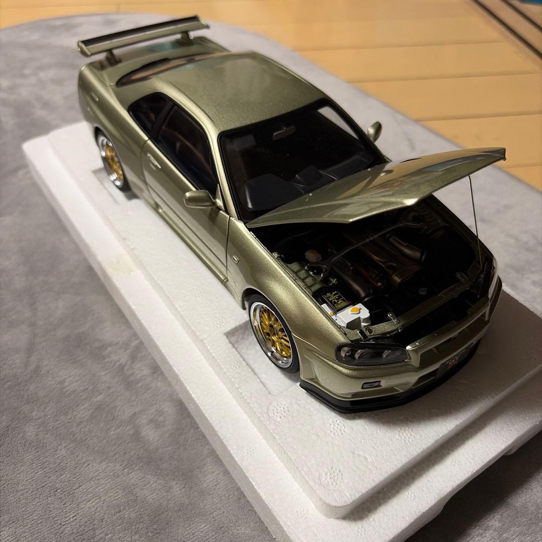 AUTOart 1/18 ニッサン スカイライン GT-R (R34)