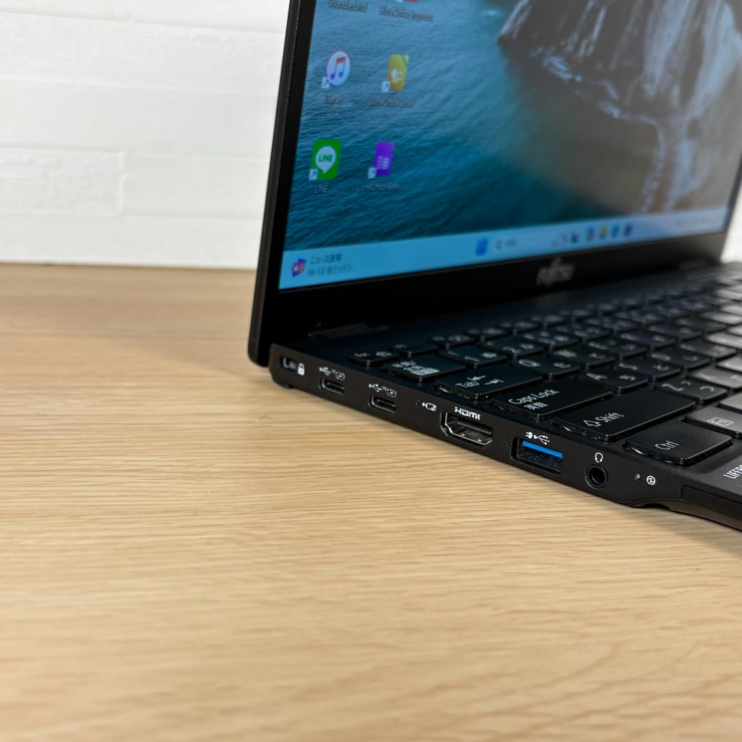富士通　11世代i5　高年式　美品　ノートパソコン　Windows11　01