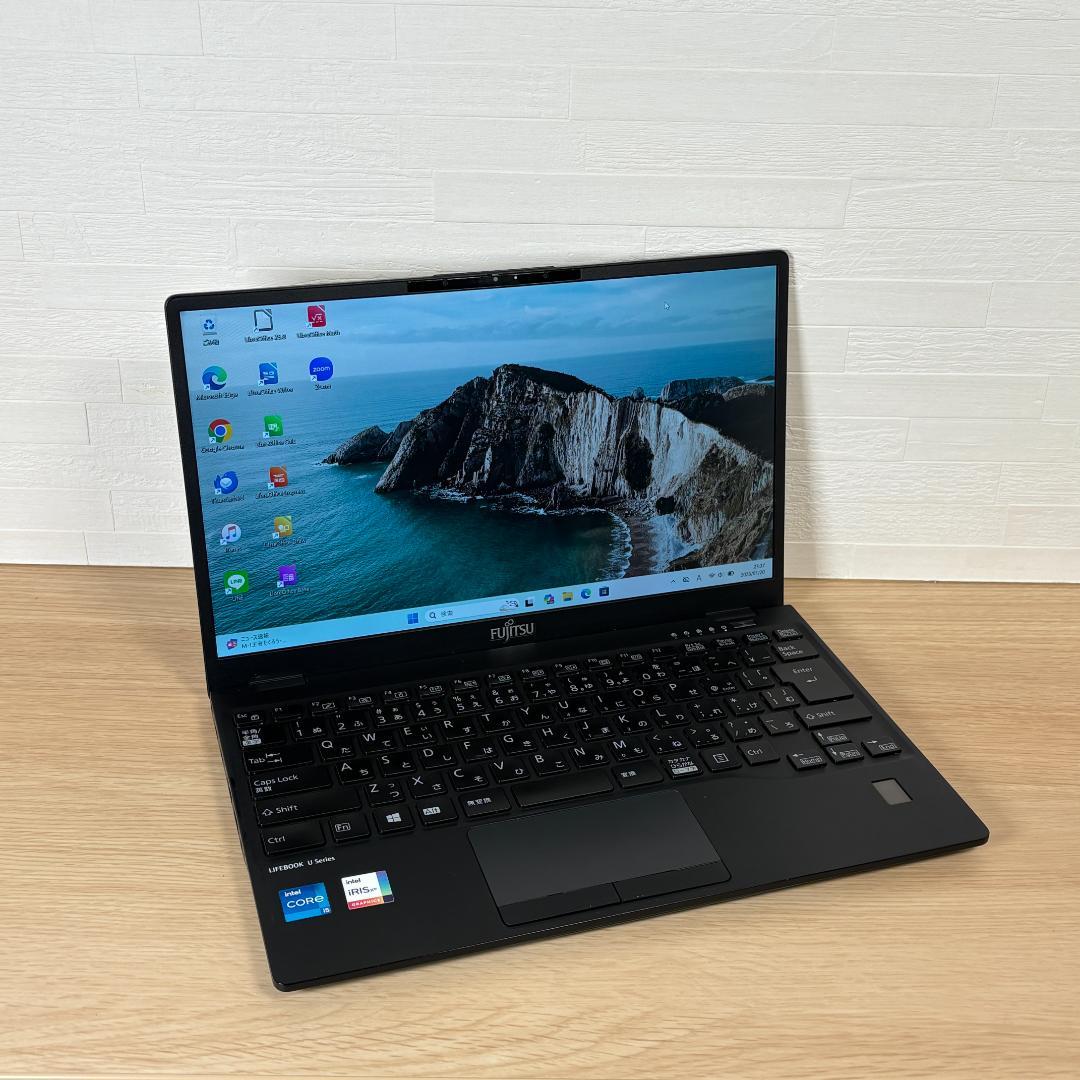 富士通　11世代i5　高年式　美品　ノートパソコン　Windows11　01