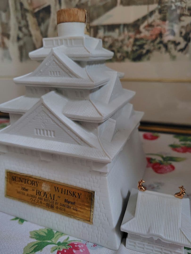 サントリー　ウイスキー　大阪城型ボトル　陶器　未開栓　古酒　ローヤル