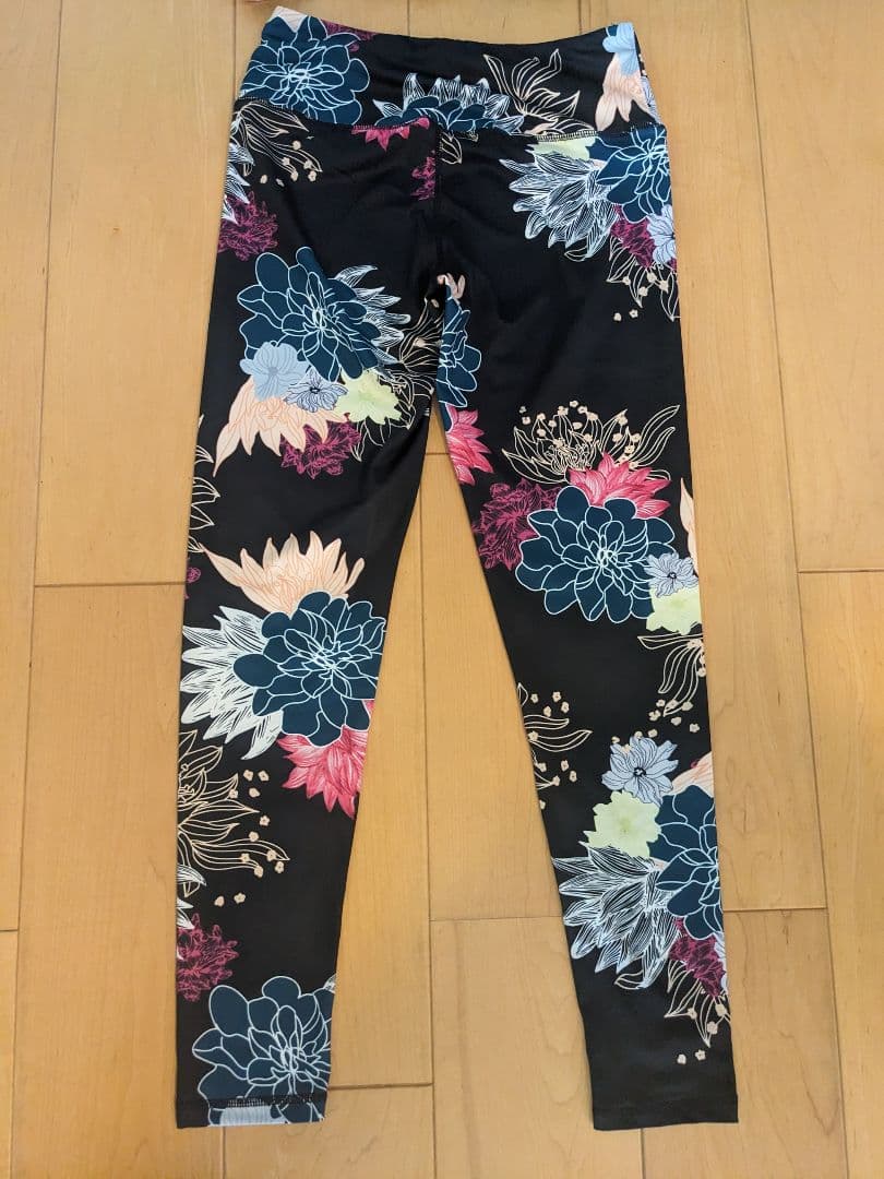 ヨガウェア　トップ＆レギンスセット　サイズМ