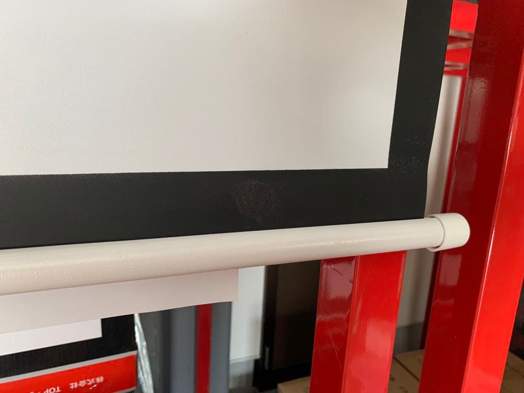 プロジェクタースクリーン、吊り下げ式84インチ16:9中古