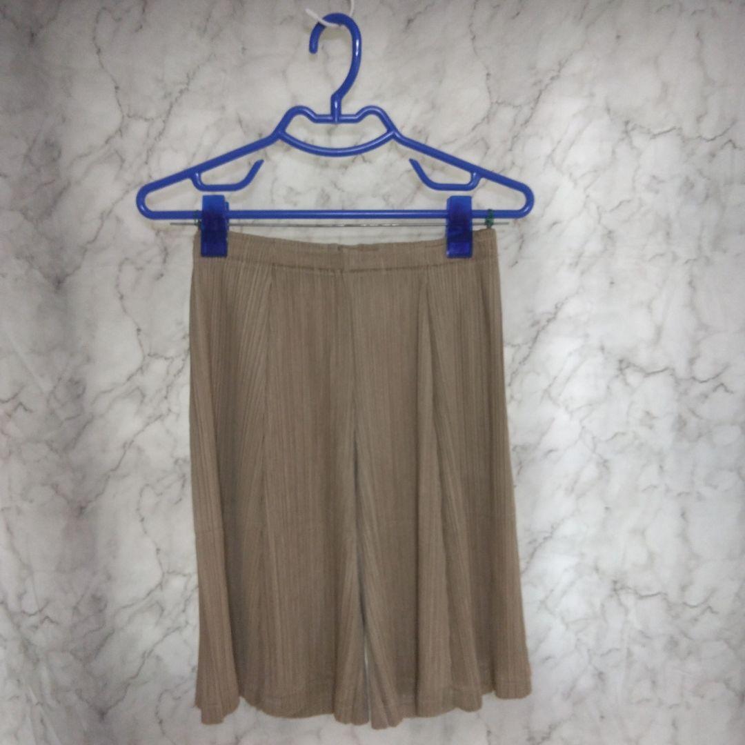 プリーツプリーズひざ丈パンツ