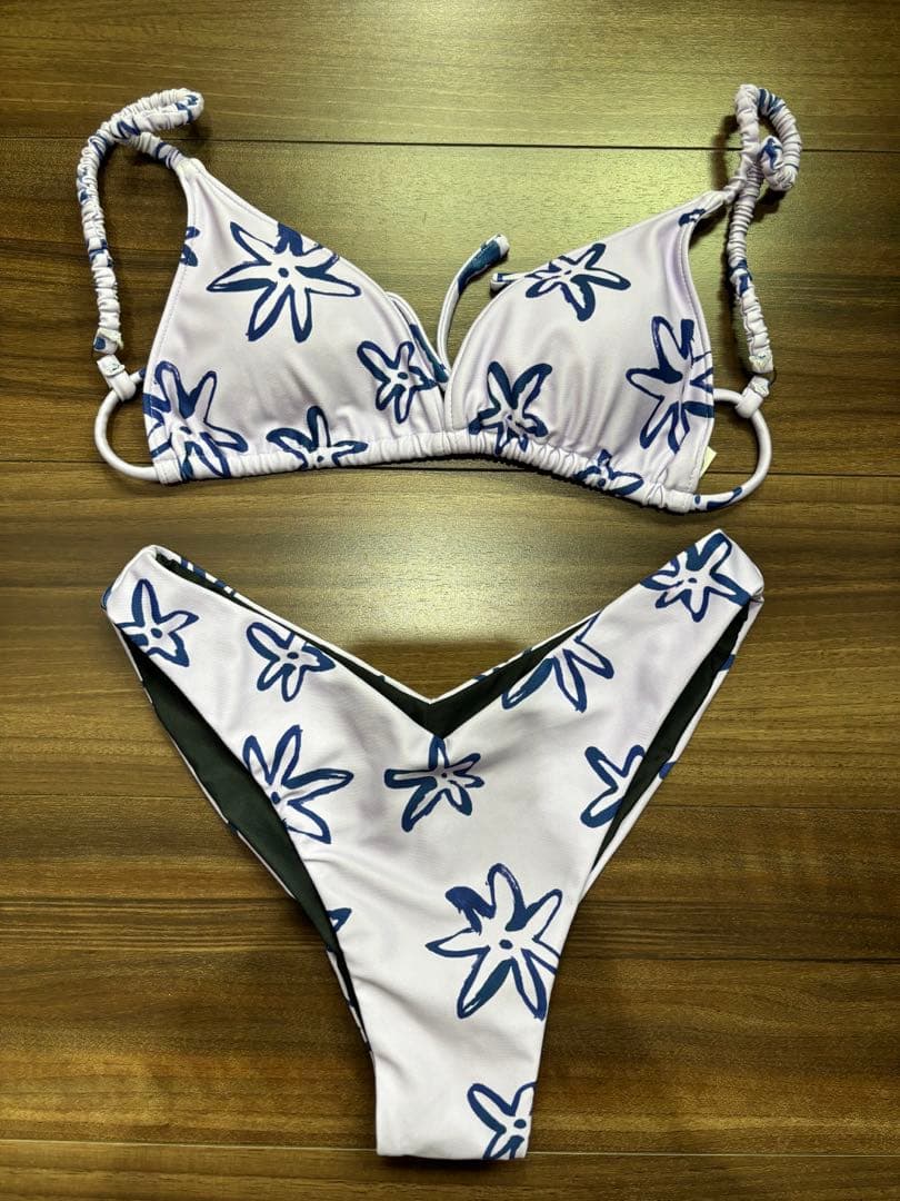 alexiastam ビキニ　セットタップ