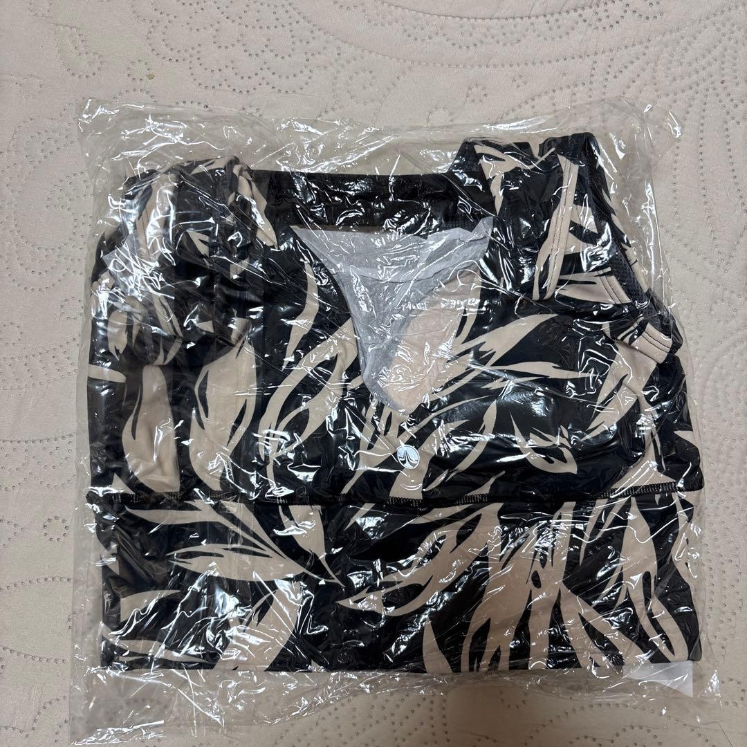 SUKALAボタニカル柄Vネックブラトップ　サイズM