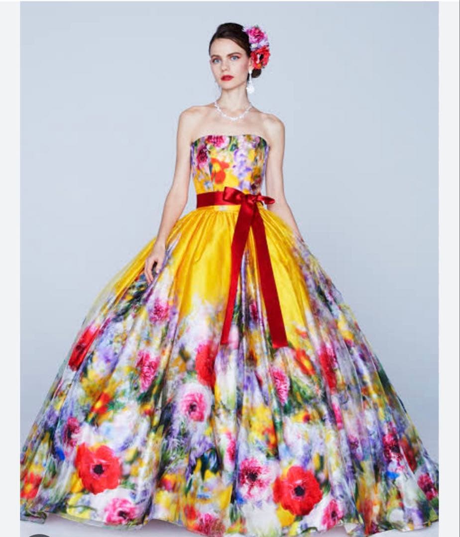 華やかフラワー柄カラードレス