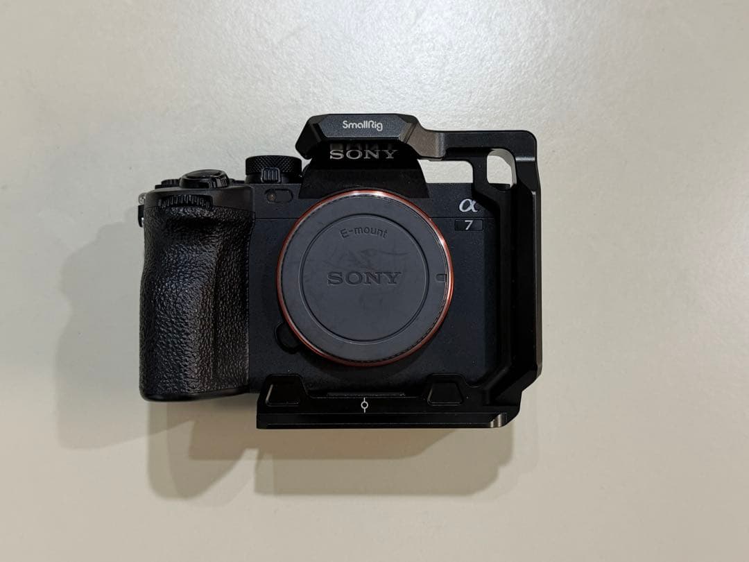【本日限り】SONY a7ivボディ Smallrigハーフケージ付