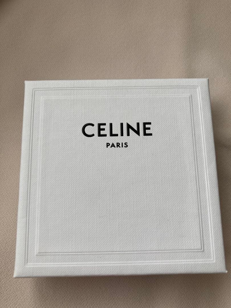 セリーヌ　トリオンフピアス⭐︎片耳⭐︎ゴールド