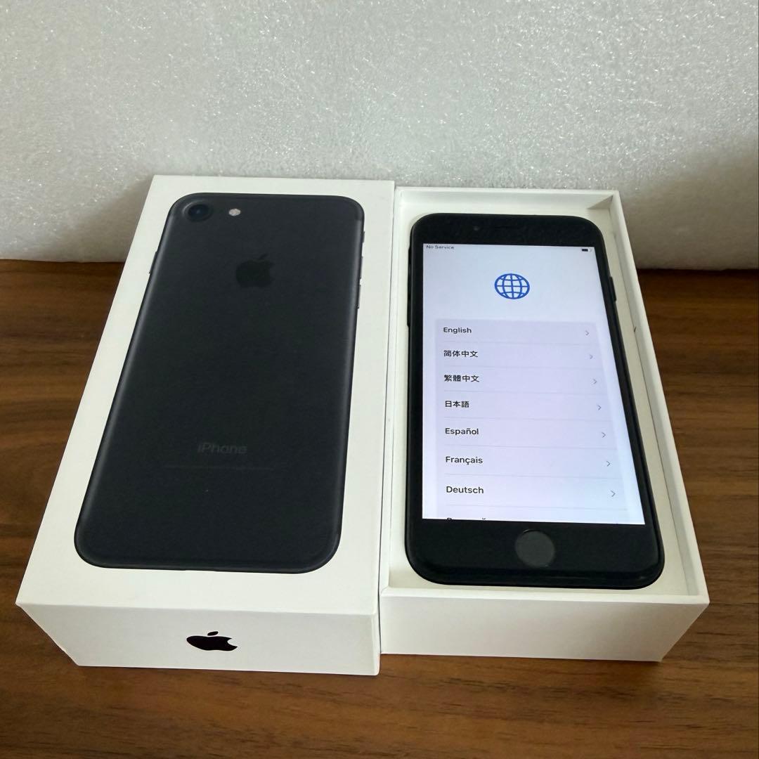 iPhone 7 本体 128GB SIMフリー　Lightningケーブル付き