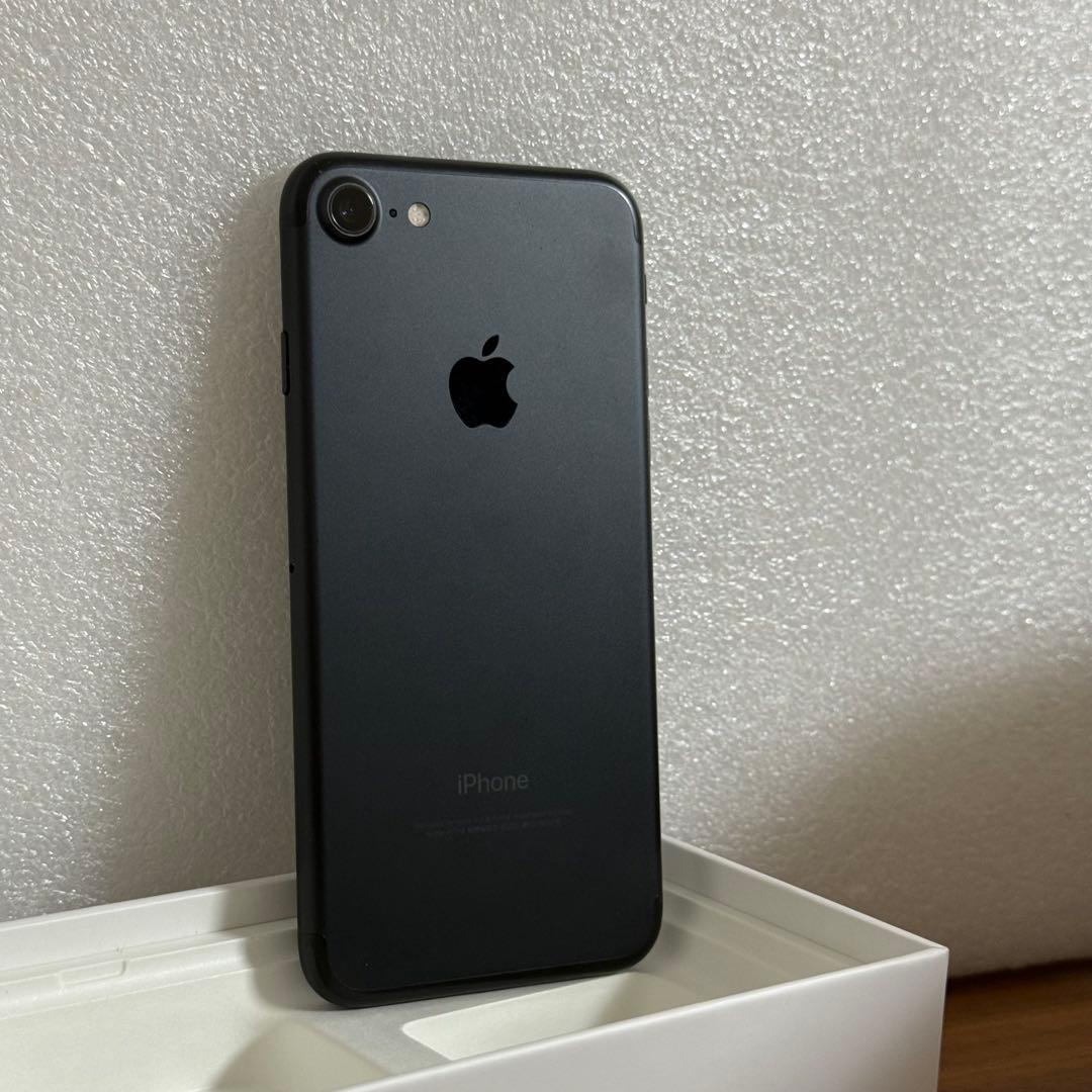 iPhone 7 本体 128GB SIMフリー　Lightningケーブル付き